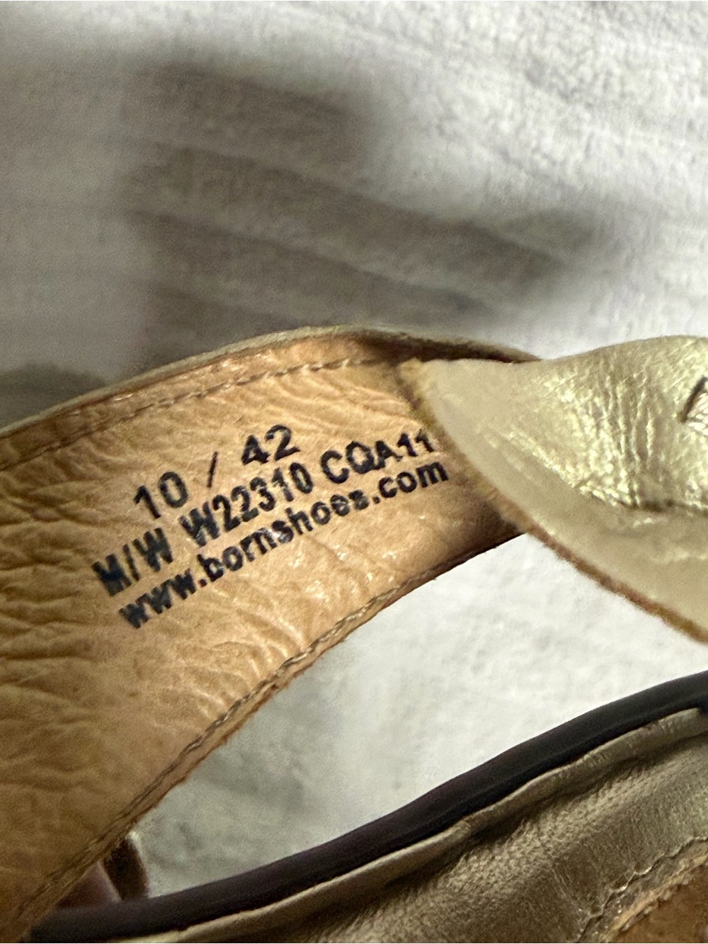 Born Gold Leather Floral Thong Wedge Sandals - Women Size 10 - Picture 5 of 7